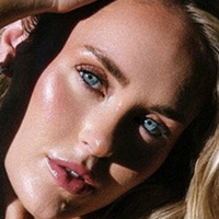 Abby Oneill Çıplak