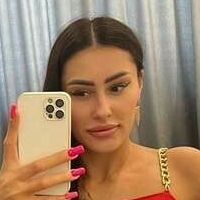 Alena Sayhii Çıplak