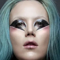 Alissa White-Gluz Çıplak