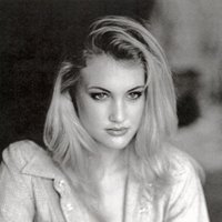 Anika Knudsen Çıplak