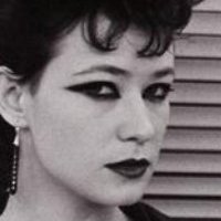 Ann Magnuson Çıplak