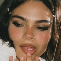 Ariana Greenblatt Çıplak