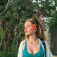 C4Rla Voicu Çıplak