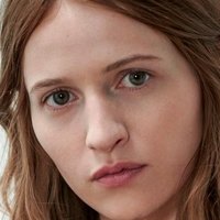 Christa Théret Çıplak