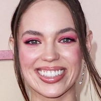 Claudia Sulewski Çıplak