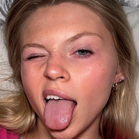 Devyn Hutchison Çıplak