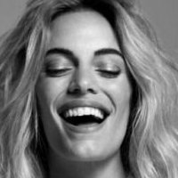 Emilia Attias Çıplak
