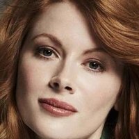 Emily Beecham Çıplak