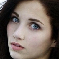 Emily Rudd Çıplak