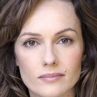 Emma Campbell-Jones Çıplak