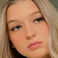 Emma Welyki Çıplak