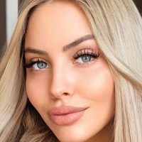 Erika Hevia Çıplak