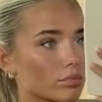 Evie Langley Çıplak