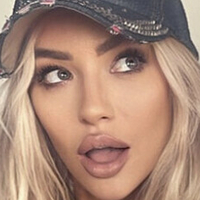 Gia Camari Çıplak