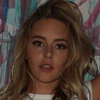 Hassie Harrison Çıplak