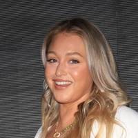 Iskra Lawrence Çıplak