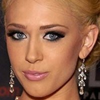 Kagney Linn Karter Çıplak