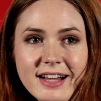 Karen Gillan Çıplak