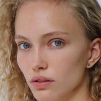 Kim Van der Laan Çıplak