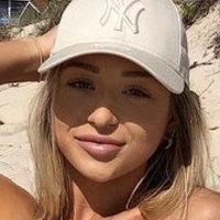 Kira Battley Çıplak