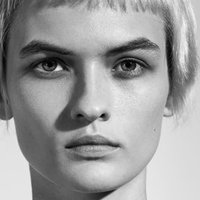 Lara Mullen Çıplak