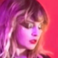 Lauren Mayberry Çıplak