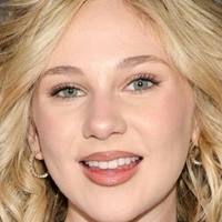 Lily Brooks O’Briant Çıplak