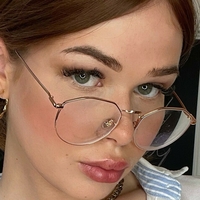 littleavajones Çıplak