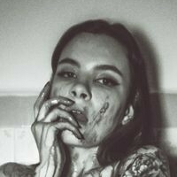 Liz Oliver Çıplak