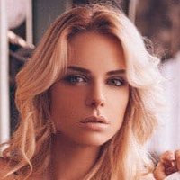 Liza Svistunova Çıplak