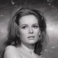 Luciana Paluzzi Çıplak