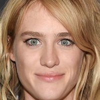 Mackenzie Davis Çıplak