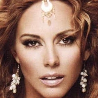 Maria Elisa Camargo Çıplak