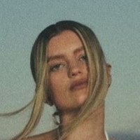 Mia Healey Çıplak