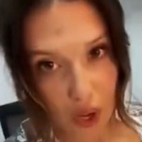 Milli Bobby Çıplak