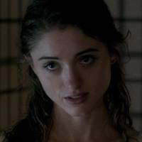 Natalia Dyer Çıplak