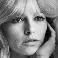 Nathalie Delon Çıplak