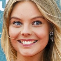 Nell Hudson Çıplak