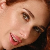 Nika Sbrodova Çıplak