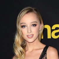 Phoebe Dynevor Çıplak