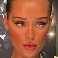 Rine Milane Çıplak