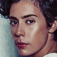 Roberta Colindrez Çıplak