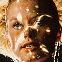 Sally Anne Newton Çıplak