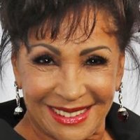 Shirley Bassey Çıplak