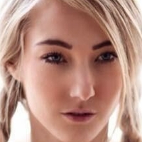 Stevie Louise Dent Çıplak