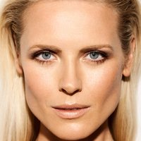 Synnøve Macody Lund Çıplak