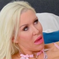 Tania Amazon Çıplak