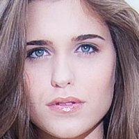 Taylor Kowald Çıplak