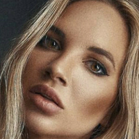 Yvonne Simon Çıplak